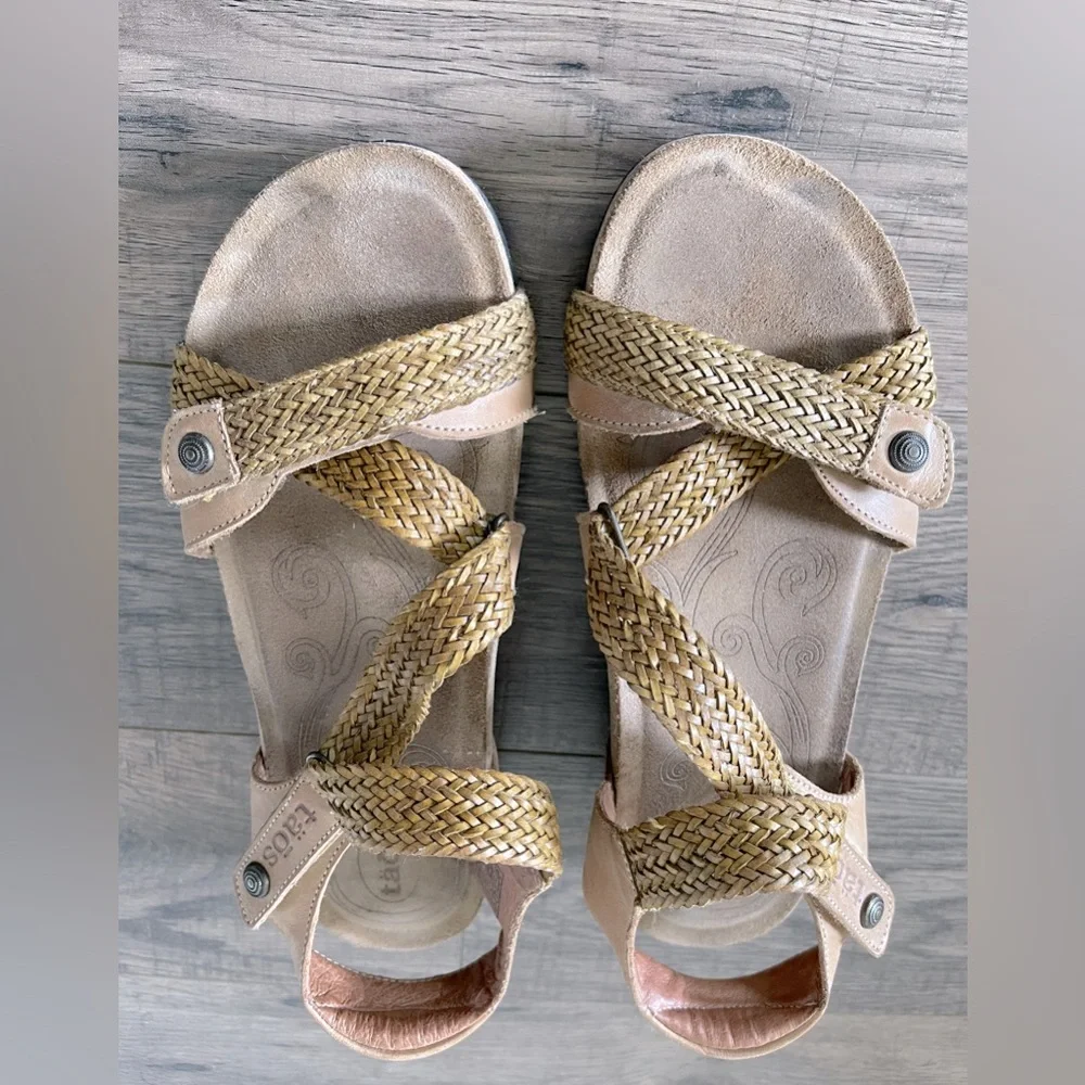Tan adjustable Velcro strap Taos Trulie sandals - Picture 1 of 8